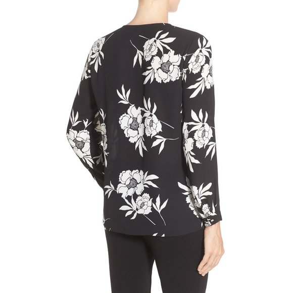 NWT Petite XXS Vince Camuto Floral V-Neck Blouse - Picture 3 of 5